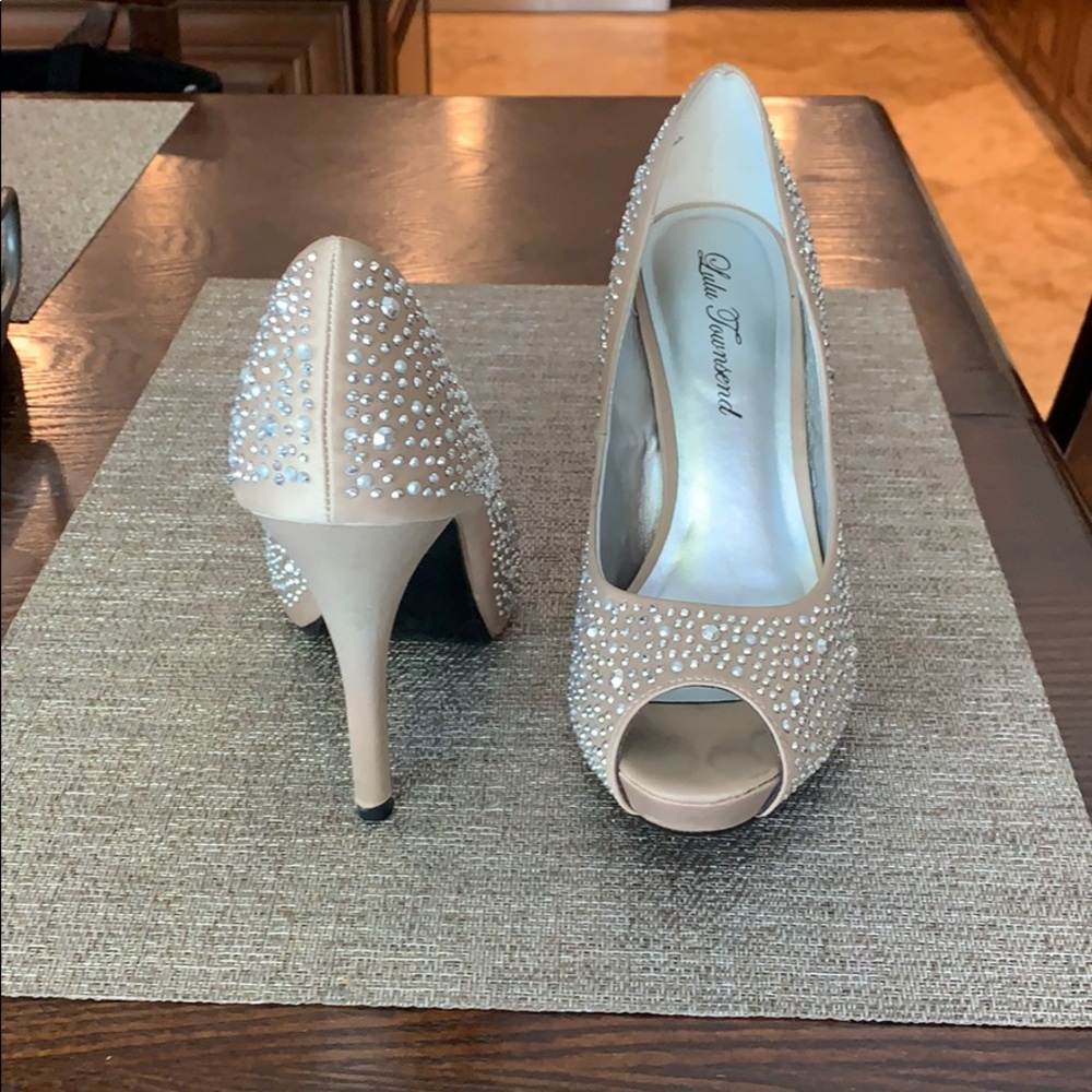 Heels - Picture 3 of 3